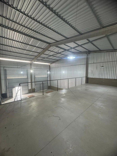 Galpão com 370m²com amplo pátio para locação em Brusque - SC: 3ª foto da galeria de imagens do imóvel