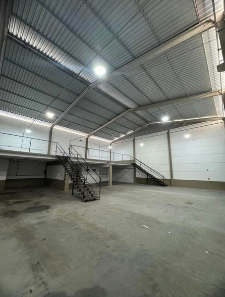 Galpão com 370m2 com amplo pátio para locação em Brusque - SC: 3ª foto da galeria de imagens do imóvel
