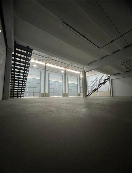 Galpão com 370m2 com amplo pátio para locação em Brusque - SC: 2ª foto da galeria de imagens do imóvel