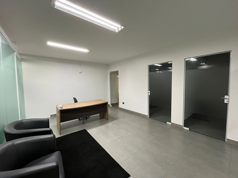 Sala comercial com 150m2 para locação no Centro de Brusque - SC: 2ª foto da galeria de imagens do imóvel