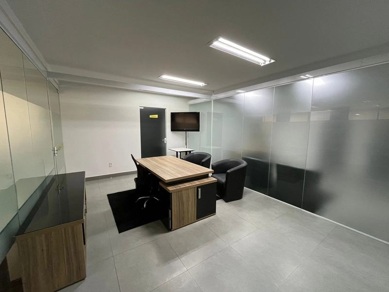 Sala comercial com 150m2 para locação no Centro de Brusque - SC: 3ª foto da galeria de imagens do imóvel