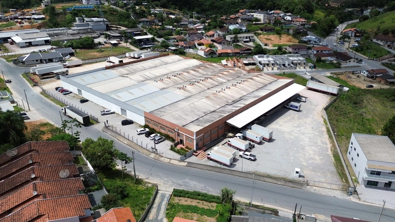 Galpão logístico pronto com 1.000m2 para locação em Gaspar: 1ª foto da galeria de imagens do imóvel