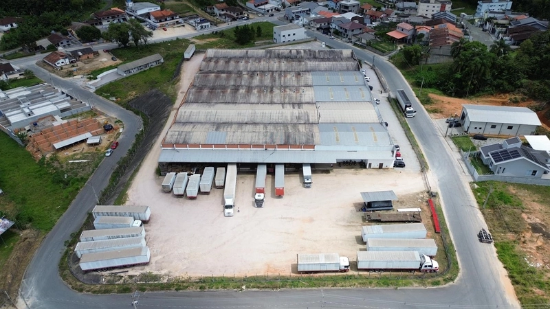 Galpão logístico pronto com 1.000m2 para locação em Gaspar: 2ª foto da galeria de imagens do imóvel