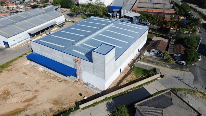 Em Ilhota,Galpão para locação a 28m²,sem taxa de condomíio: