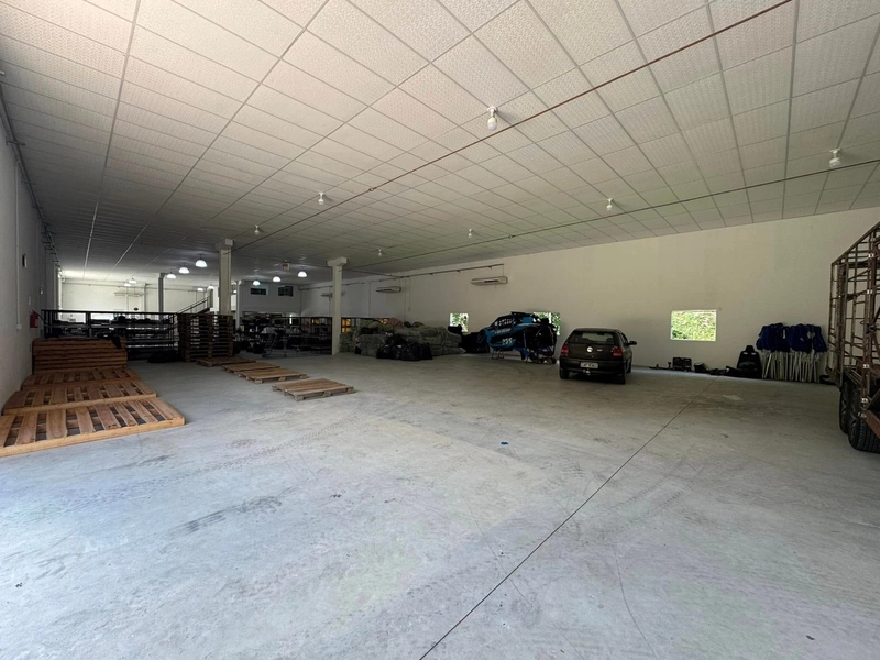 Galpão com 750m2 para locação no Bairro Óleo Grande em Gaspar - SC: 4ª foto da galeria de imagens do imóvel