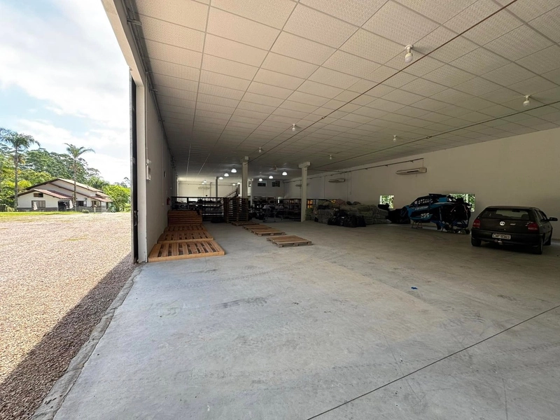 Galpão com 750m2 para locação no Bairro Óleo Grande em Gaspar - SC: 3ª foto da galeria de imagens do imóvel