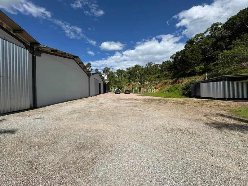 Galpão com 750m2 para locação no Bairro Óleo Grande em Gaspar - SC: 2ª foto da galeria de imagens do imóvel
