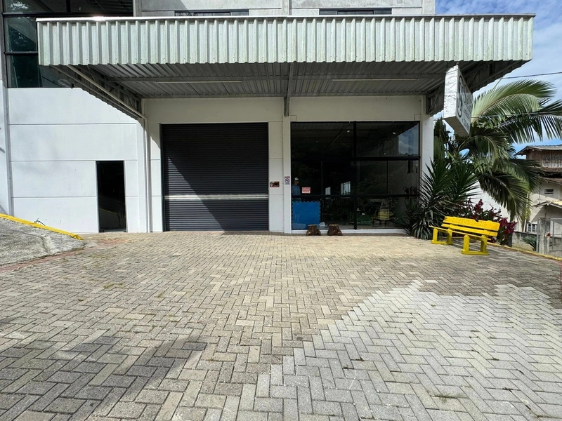 Galpão com 340m2 para locação na cidade de Brusque - SC: 3ª foto da galeria de imagens do imóvel