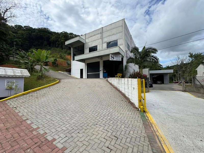 Galpão com 340m2 para locação na cidade de Brusque - SC: 1ª foto da galeria de imagens do imóvel