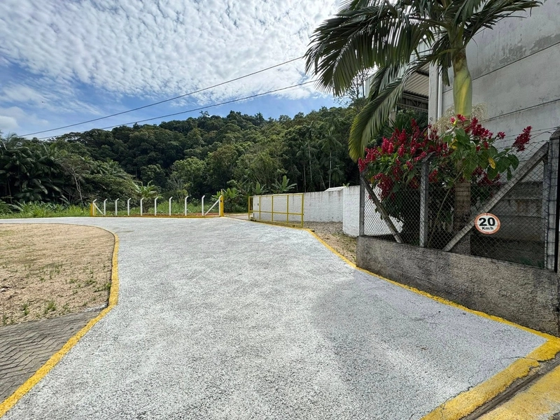 Galpão com 340m2 para locação na cidade de Brusque - SC: 4ª foto da galeria de imagens do imóvel