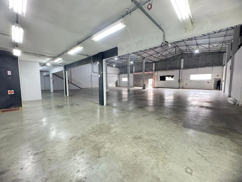 GALPÃO COMERCIAL EXCELENTE ESPAÇO(750m²) ,com escritório!: 12ª foto da galeria de imagens do imóvel