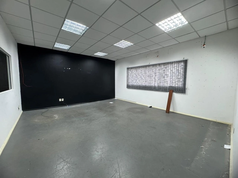 GALPÃO COMERCIAL EXCELENTE ESPAÇO(750m²) ,com escritório!: 17ª foto da galeria de imagens do imóvel
