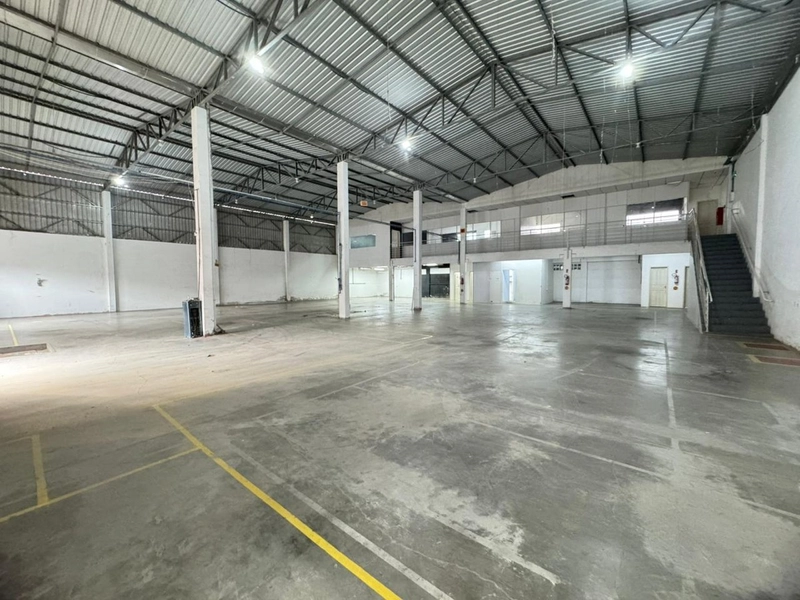 GALPÃO COMERCIAL EXCELENTE ESPAÇO(750m²) ,com escritório!: 8ª foto da galeria de imagens do imóvel