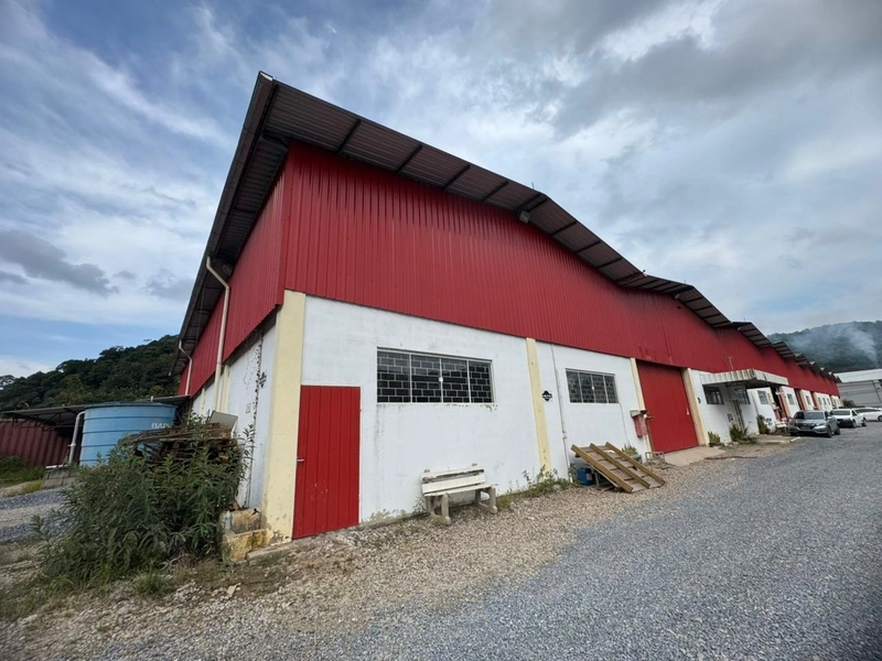 GALPÃO COMERCIAL EXCELENTE ESPAÇO(750m²) ,com escritório!: 3ª foto da galeria de imagens do imóvel