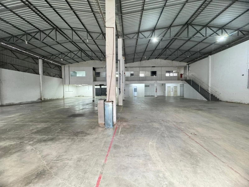 GALPÃO COMERCIAL EXCELENTE ESPAÇO(750m²) ,com escritório!: 7ª foto da galeria de imagens do imóvel