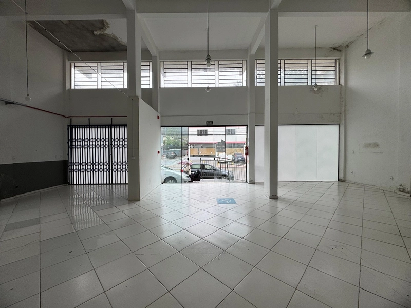 Galpão comercial com 180m2 para locação de frente para 7 de setembro: 2ª foto da galeria de imagens do imóvel