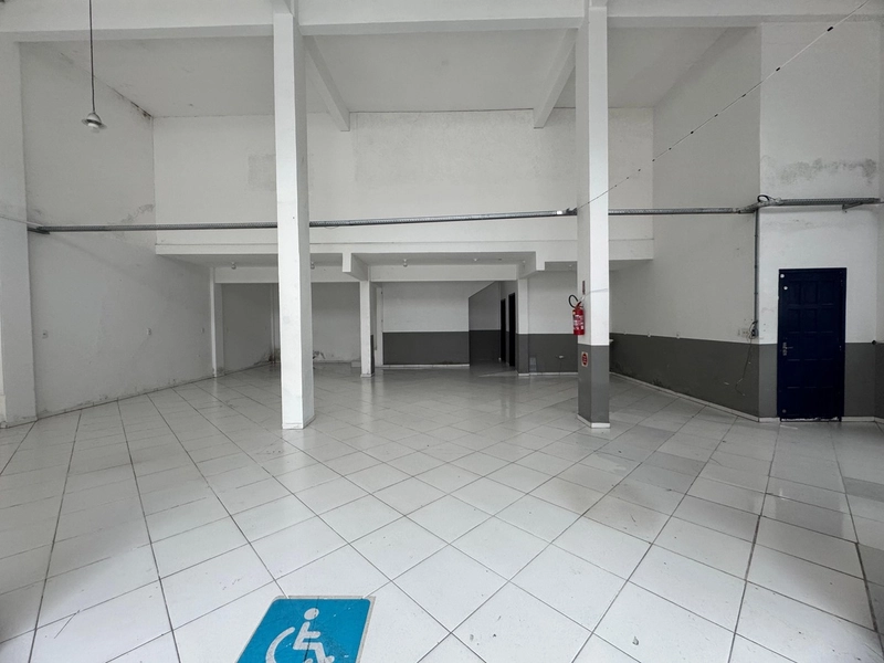 Galpão comercial com 180m2 para locação de frente para 7 de setembro: 7ª foto da galeria de imagens do imóvel
