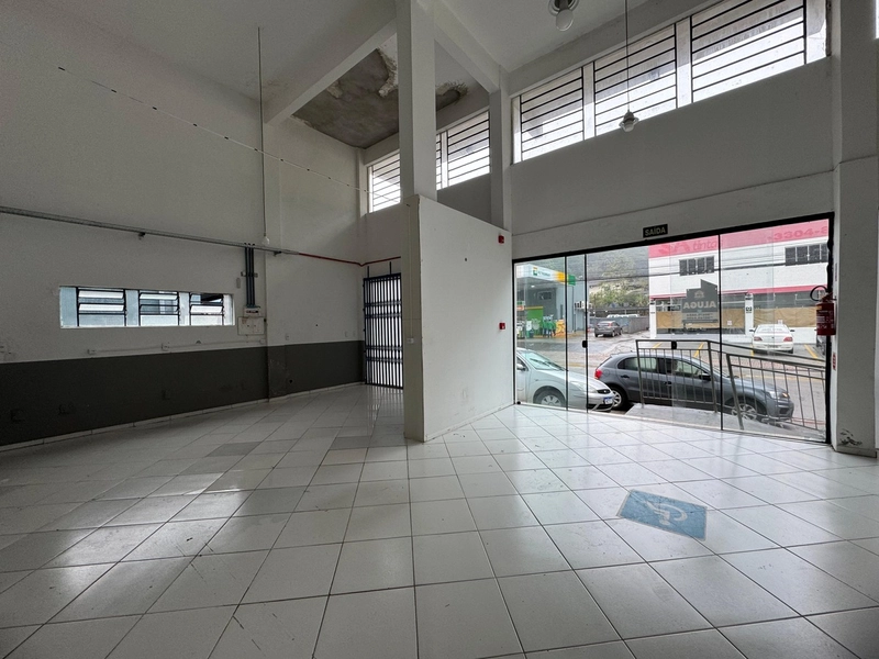 Galpão comercial com 180m2 para locação de frente para 7 de setembro: 3ª foto da galeria de imagens do imóvel