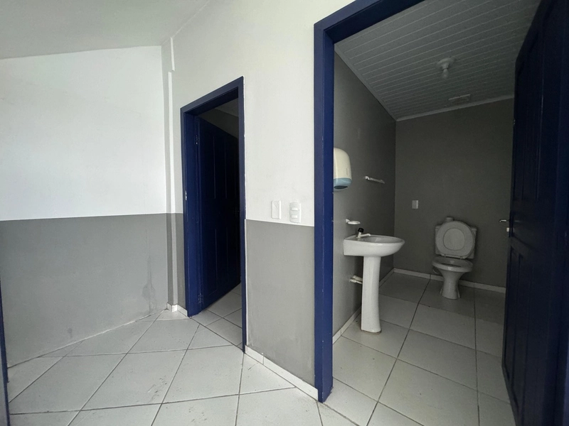Galpão comercial com 180m2 para locação de frente para 7 de setembro: 6ª foto da galeria de imagens do imóvel
