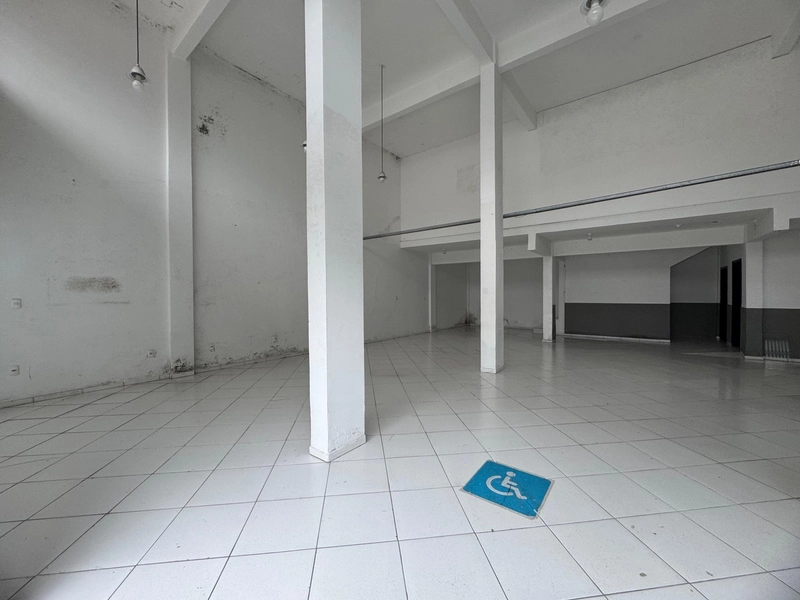Galpão comercial com 180m2 para locação de frente para 7 de setembro: 5ª foto da galeria de imagens do imóvel