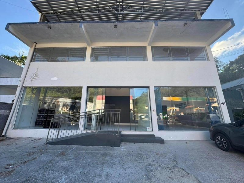 Galpão comercial com 180m2 para locação de frente para 7 de setembro: 1ª foto da galeria de imagens do imóvel