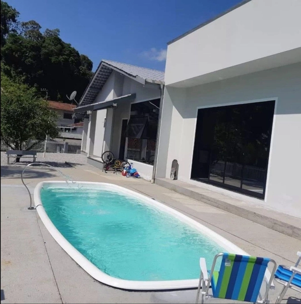 Excelente casa com 4 quartos ,Bairro próximo ao Centro de Brusque -SC: 3ª foto da galeria de imagens do imóvel