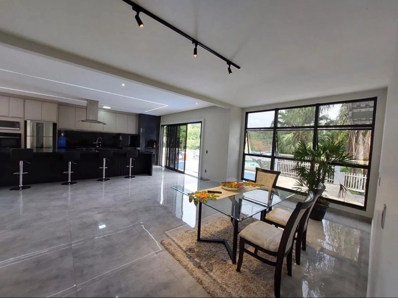 Excelente casa com 4 quartos ,Bairro próximo ao Centro de Brusque -SC: 5ª foto da galeria de imagens do imóvel