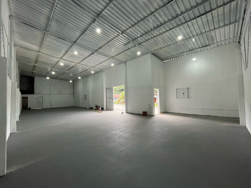 Galpão 210m²,localização perfeita para expandir seu negócio: 2ª foto da galeria de imagens do imóvel