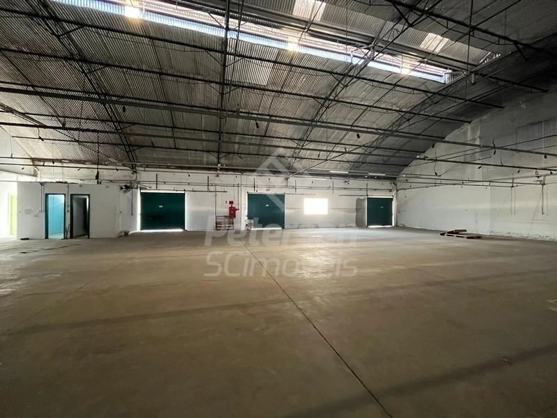 Galpão 504m² para locação e amplo estacionamento, Brusque/SC: 3ª foto da galeria de imagens do imóvel