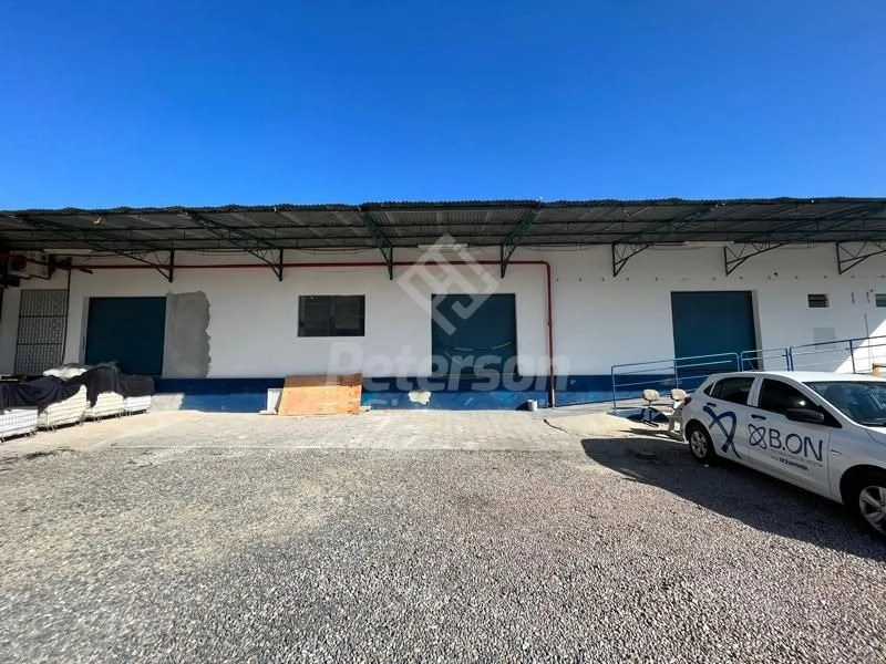 Galpão 504m² para locação e amplo estacionamento, Brusque/SC: 2ª foto da galeria de imagens do imóvel