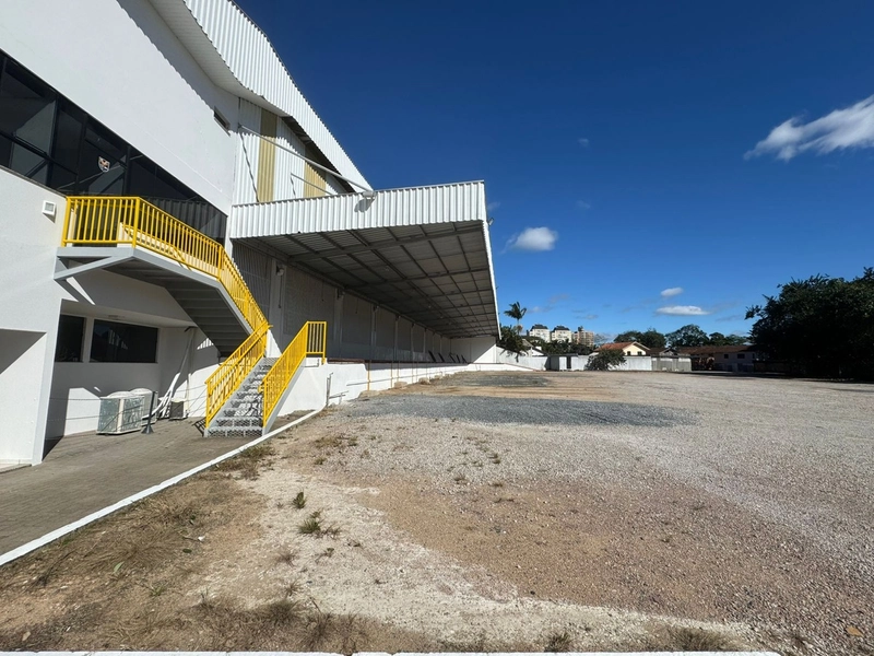 Galpão com 4.690m², refeitório, escritório , docas em Gaspar/SC.: 5ª foto da galeria de imagens do imóvel