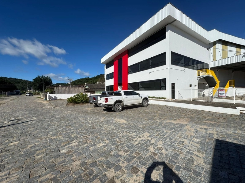 Galpão com 4.690m², refeitório, escritório , docas em Gaspar/SC.: 3ª foto da galeria de imagens do imóvel