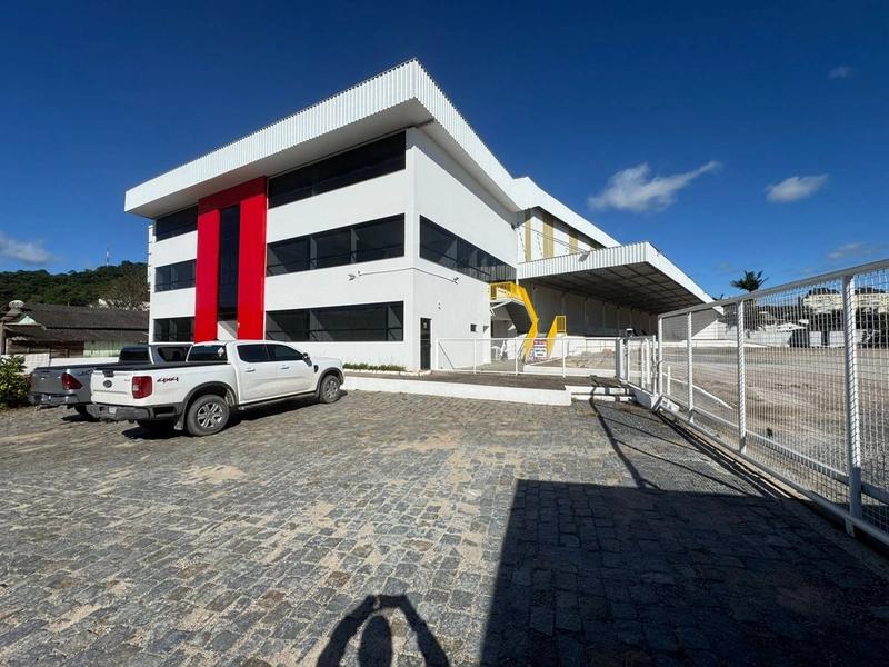 Galpão com 4.690m², refeitório, escritório , docas em Gaspar/SC.: 2ª foto da galeria de imagens do imóvel