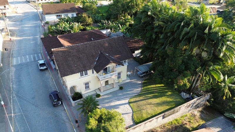 Casa estilo Neo clássica do ano 1927 no bairro Claraiba em Nova Trento: 3ª foto da galeria de imagens do imóvel