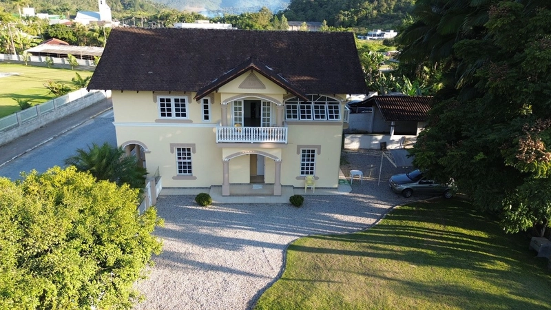 Casa estilo Neo clássica do ano 1927 no bairro Claraiba em Nova Trento: 1ª foto da galeria de imagens do imóvel
