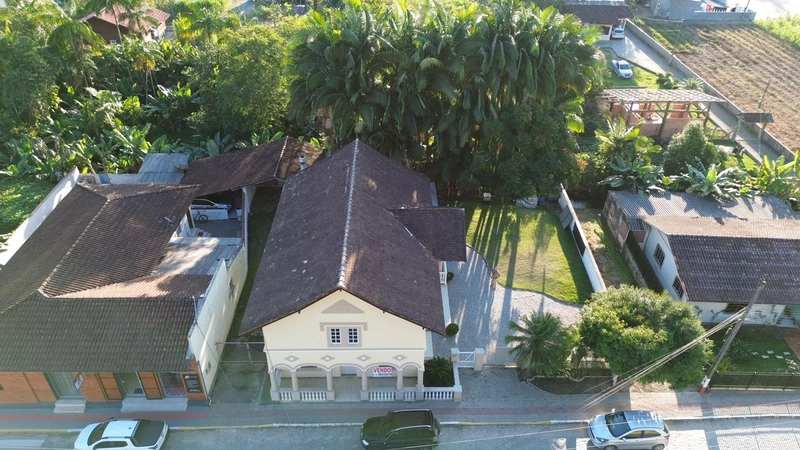 Casa estilo Neo clássica do ano 1927 no bairro Claraiba em Nova Trento: 2ª foto da galeria de imagens do imóvel