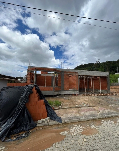 Casa nova, com design diferenciado,numa cidade agradável ,Guabiruba-SC: 4ª foto da galeria de imagens do imóvel