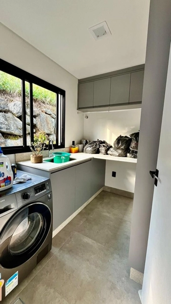 Esta linda casa tem um jardim com vista permanente para área verde: 21ª foto da galeria de imagens do imóvel