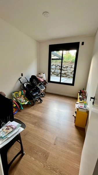 Esta linda casa tem um jardim com vista permanente para área verde: 17ª foto da galeria de imagens do imóvel