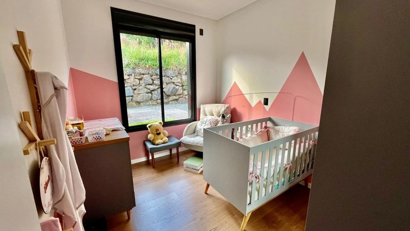 Esta linda casa tem um jardim com vista permanente para área verde: 18ª foto da galeria de imagens do imóvel