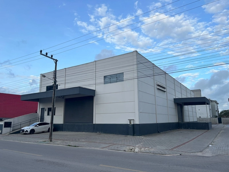 Galpão docas, amplo em Tijucas, aqui na ACRAA temos!!!: 1ª foto da galeria de imagens do imóvel