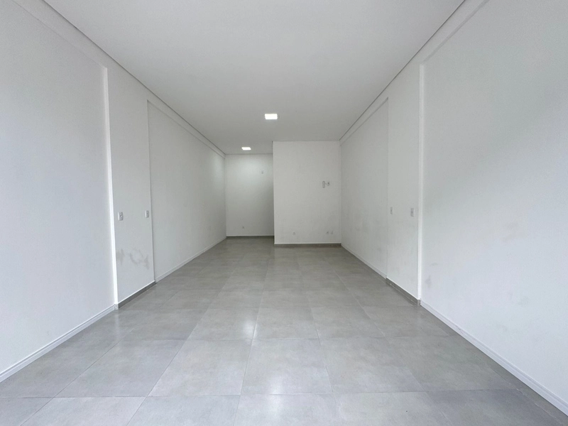 Sala comercial 40m² avenida com vitrine e estacionamento p/ clientes!: 7ª foto da galeria de imagens do imóvel