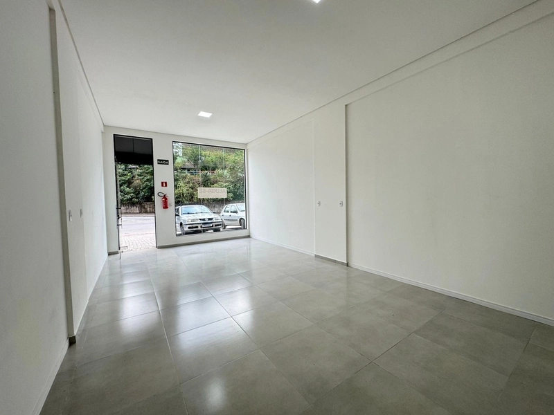 Sala comercial 40m² avenida com vitrine e estacionamento p/ clientes!: 5ª foto da galeria de imagens do imóvel