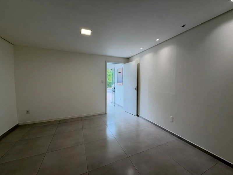 Sala pronta para você montar seu consultório, a 2Kmdo centro Brusque: 6ª foto da galeria de imagens do imóvel