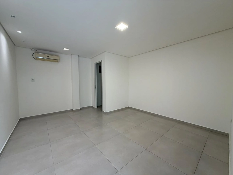 Sala pronta para você montar seu consultório, a 2Kmdo centro Brusque: 4ª foto da galeria de imagens do imóvel