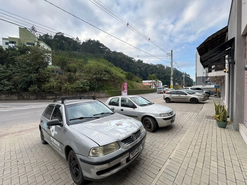 Sala pronta para você montar seu consultório, a 2Kmdo centro Brusque: 1ª foto da galeria de imagens do imóvel
