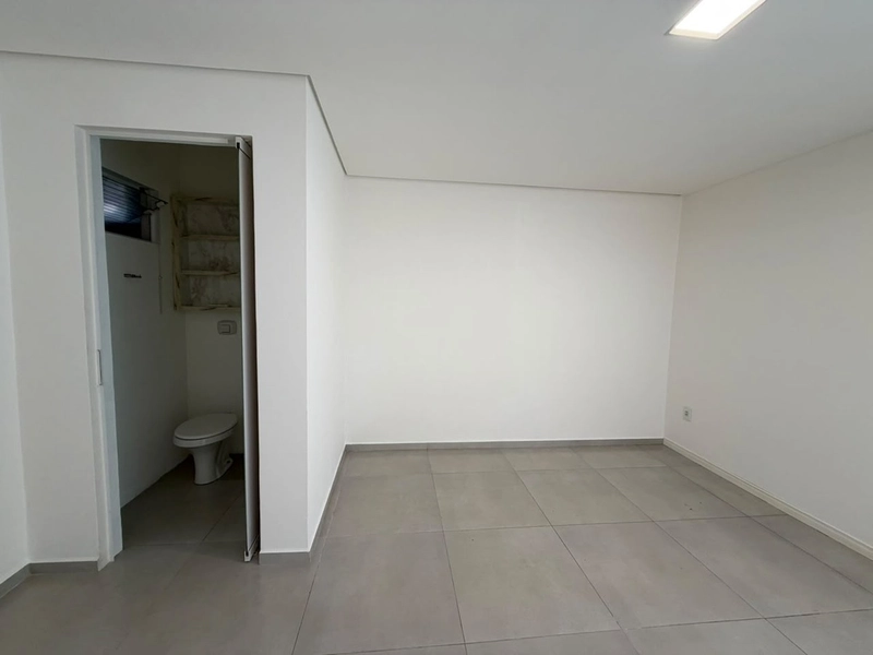 Sala pronta para você montar seu consultório, a 2Kmdo centro Brusque: 5ª foto da galeria de imagens do imóvel