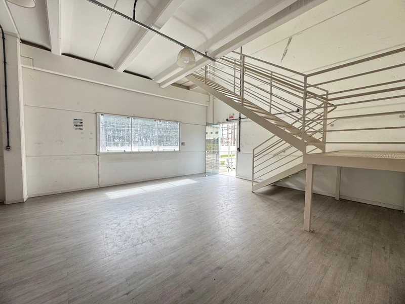 Galpão para locação 3.517m²,com docas carga e descarga: 32ª foto da galeria de imagens do imóvel