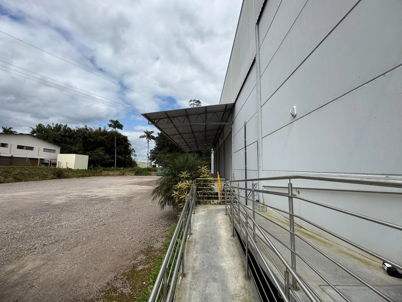 Galpão para locação 3.517m²,com docas carga e descarga: 3ª foto da galeria de imagens do imóvel