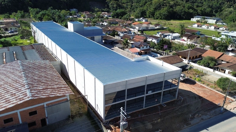 Galpão comercial novo, docas, com 964m2 para locação em Guabiruba SC: 9ª foto da galeria de imagens do imóvel